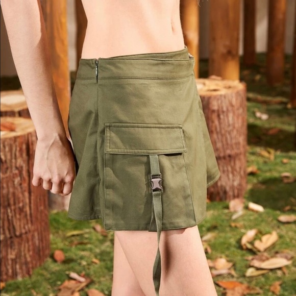 Buckle Flap Pocket Solid Skort - Picture 4 of 4